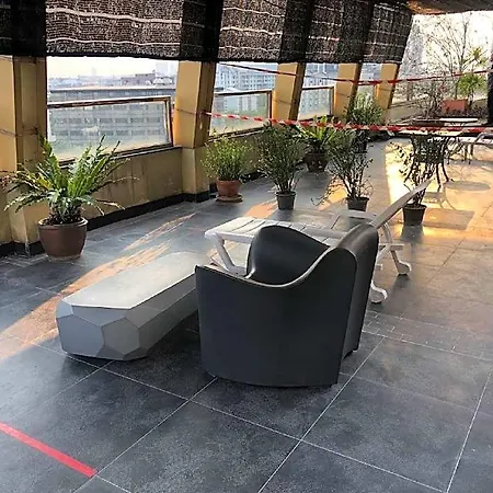 Dancenter Bangkok Bella B Suites Hotel